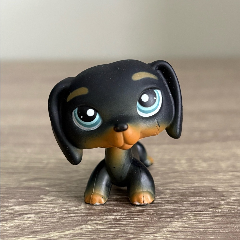 Littlest Pet Shop Dachshund #325